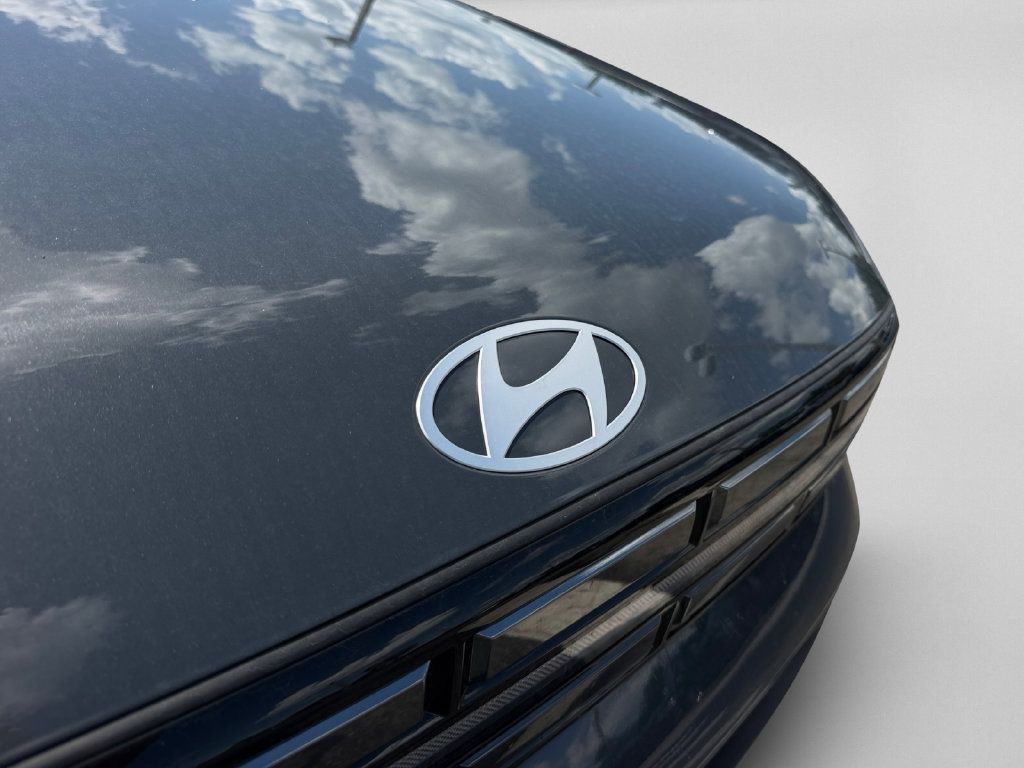 Used 2025 Hyundai Santa Fe Limited FWD image 32