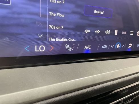 Certified 2025 Chevrolet Traverse LT image 28