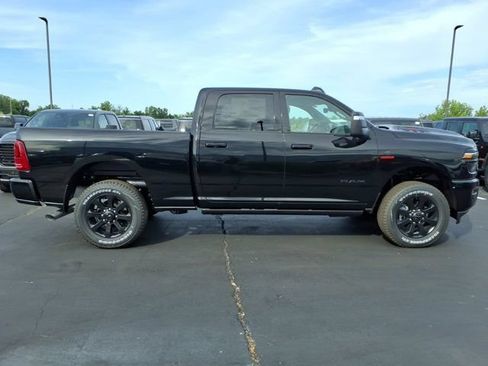 New 2026 RAM 2500 Laramie AWD/4WD image 17