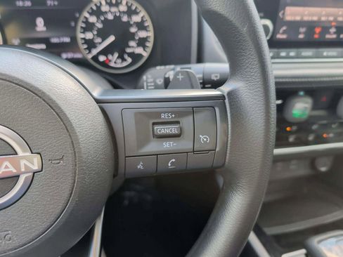 Used 2022 Nissan Rogue S image 22