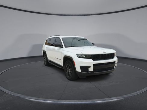 Used 2024 Jeep Grand Cherokee L Altitude RWD image 3