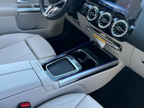 Certified 2025 Mercedes-Benz GLA 250 4MATIC image 25