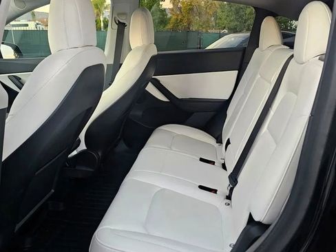 Used 2022 Tesla Model Y Performance image 7