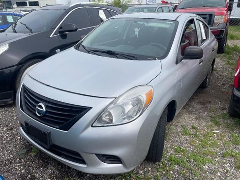 Used 2014 Nissan Versa S FWD image 1