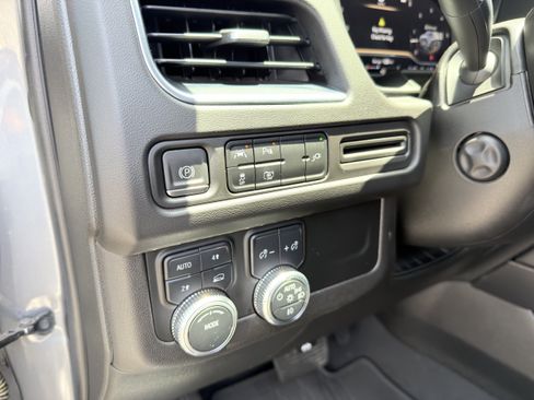 Used 2022 GMC Yukon SLT w/ SLT Premium Package AWD/4WD image 28