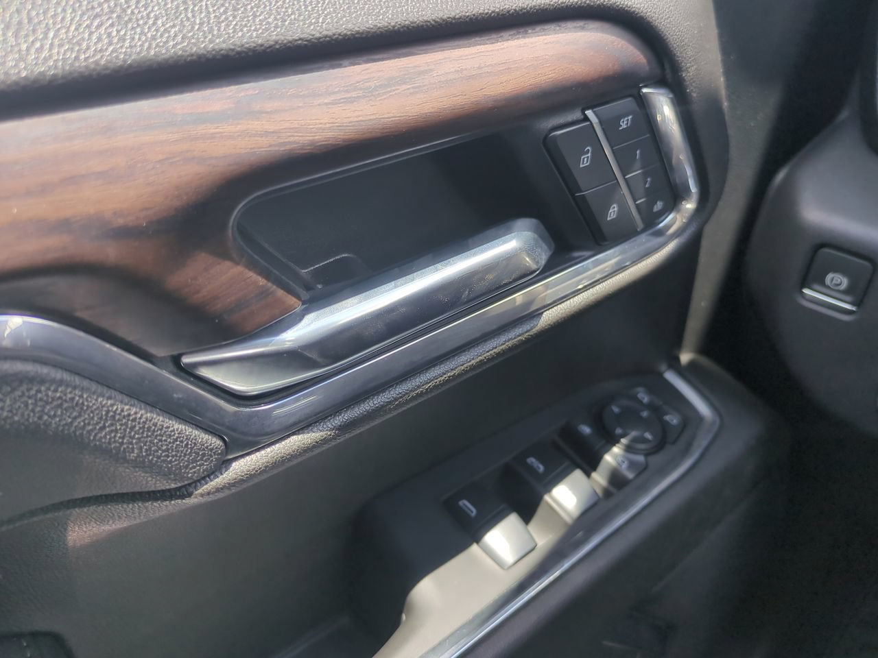 Used 2025 GMC Sierra 1500 SLT RWD image 20