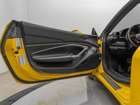 Used 2021 Ferrari F8 Tributo image 17
