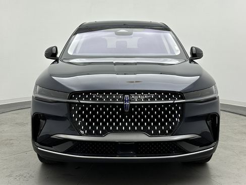 Used 2024 Lincoln Nautilus Premier w/ Equipment Group 102A image 2