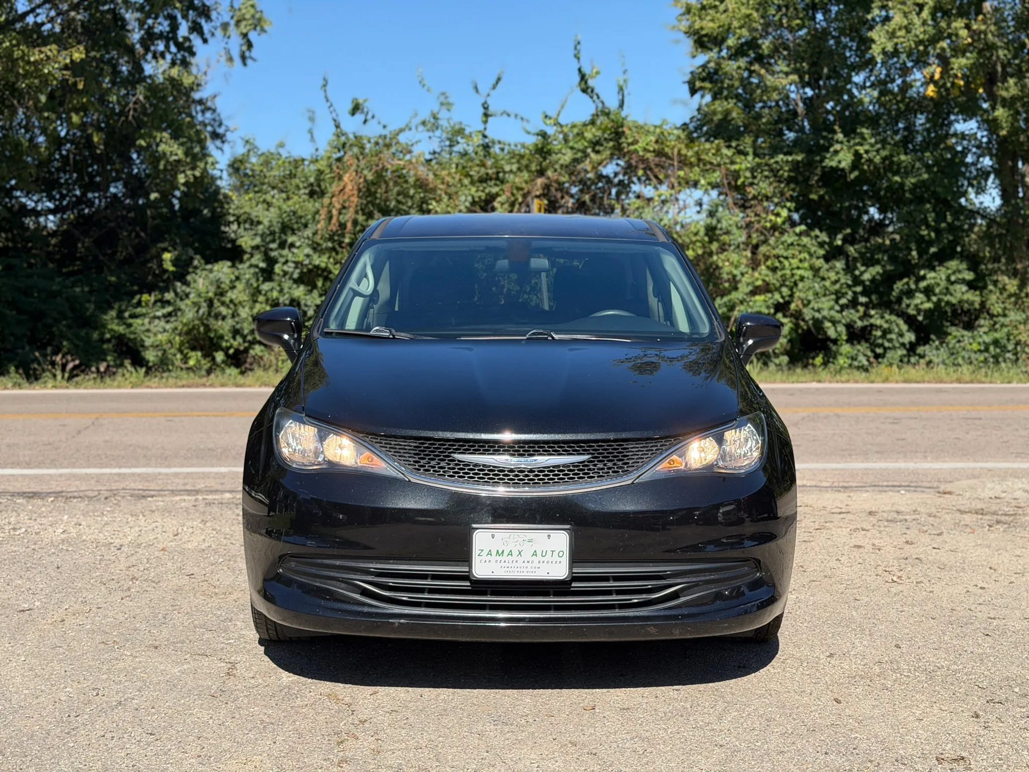 Used 2018 Chrysler Pacifica LX FWD image 2
