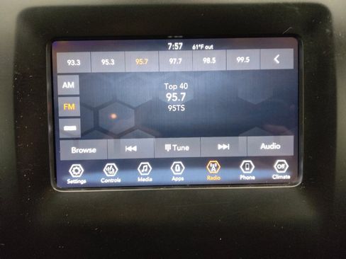 Used 2021 Jeep Cherokee Latitude Plus FWD image 25