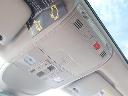 New 2025 Volkswagen Taos SE image 18