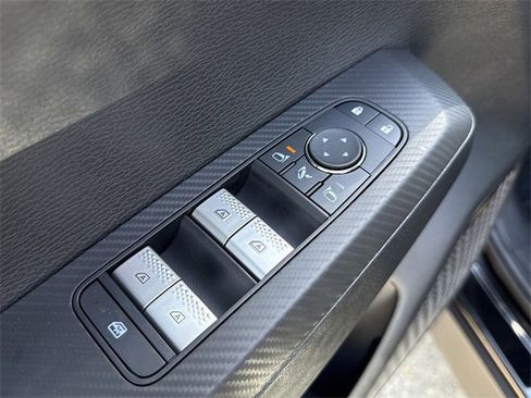 New 2025 Mitsubishi Outlander SE image 10