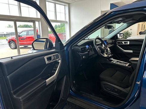 Used 2022 Ford Explorer XLT AWD/4WD image 8