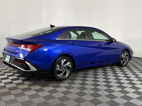Used 2025 Hyundai Elantra Limited FWD image 7