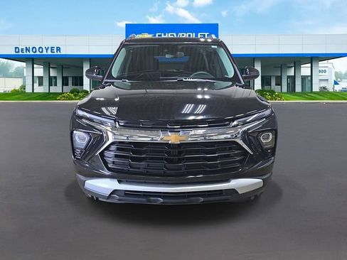 Used 2025 Chevrolet TrailBlazer LT AWD/4WD image 2