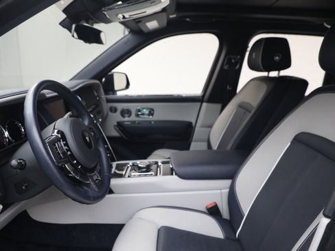 Used 2022 Rolls-Royce Cullinan Black Badge AWD/4WD image 16