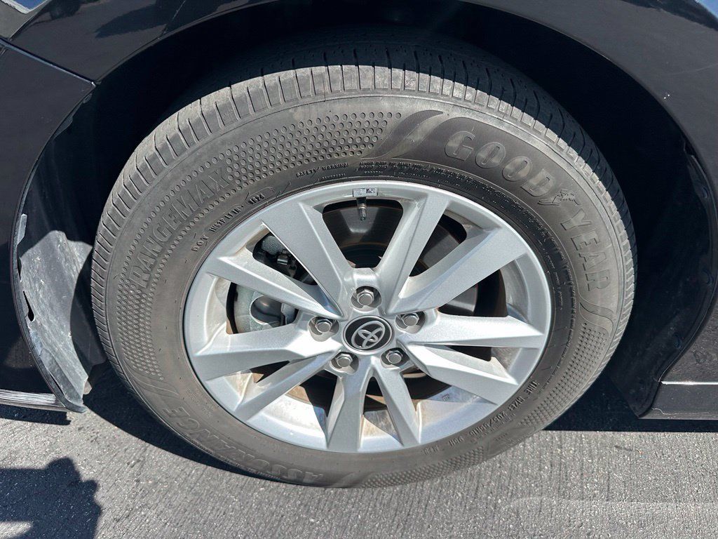 Used 2025 Toyota Camry LE w/ Convenience Package FWD image 6