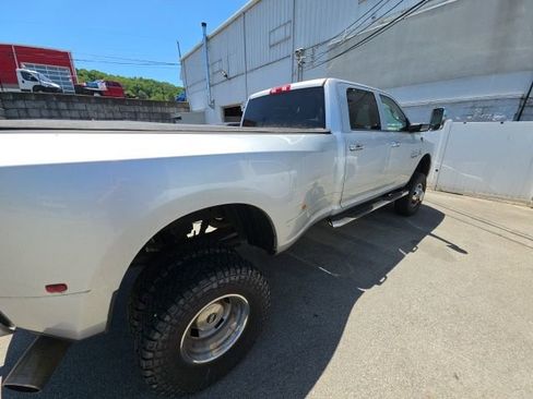 Used 2018 RAM 3500 Tradesman w/ Chrome Appearance Group AWD/4WD image 2