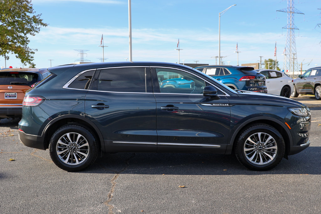 Used 2023 Lincoln Nautilus AWD w/ Premium Package image 24