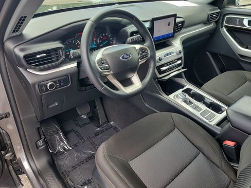 Used 2023 Ford Explorer XLT image 19