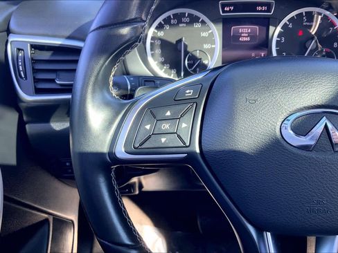 Used 2018 INFINITI QX30 Premium w/ Cargo Package image 23