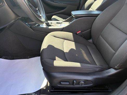 Used 2018 Chevrolet Malibu LT image 12