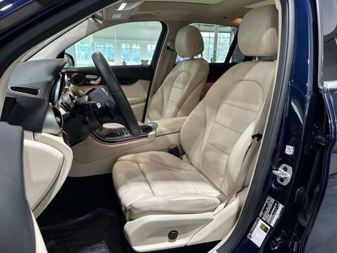 Used 2021 Mercedes-Benz GLC 300 w/ Premium Package image 5