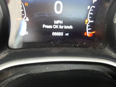 Used 2021 Jeep Compass Latitude w/ Sun and Sound Group FWD image 20