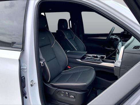 Used 2026 Cadillac Escalade Sport w/ Touring Package AWD/4WD image 9