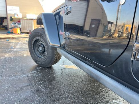 Used 2018 Jeep Wrangler Unlimited Rubicon image 30