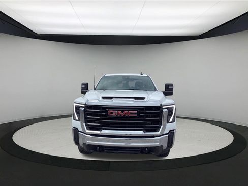 Used 2024 GMC Sierra 2500 Pro AWD/4WD image 3