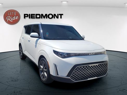 Used 2024 Kia Soul EX w/ Option Group 015 FWD image 3