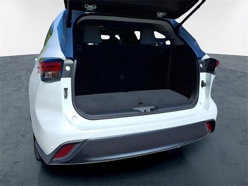 Used 2023 Toyota Highlander Limited image 25