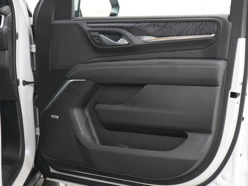 Used 2024 GMC Yukon Denali w/ Advanced Technology Package AWD/4WD image 13