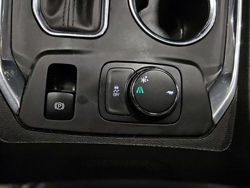 Used 2019 Chevrolet Traverse LT FWD image 32