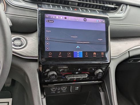 Used 2023 Jeep Grand Cherokee Limited image 13