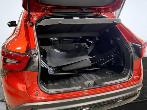 Used 2024 Chevrolet Trax RS FWD image 32