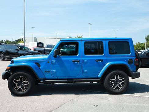 Used 2026 Jeep Wrangler Unlimited Sahara AWD/4WD image 5