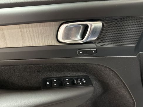 Used 2024 Volvo XC40 B5 Plus image 21