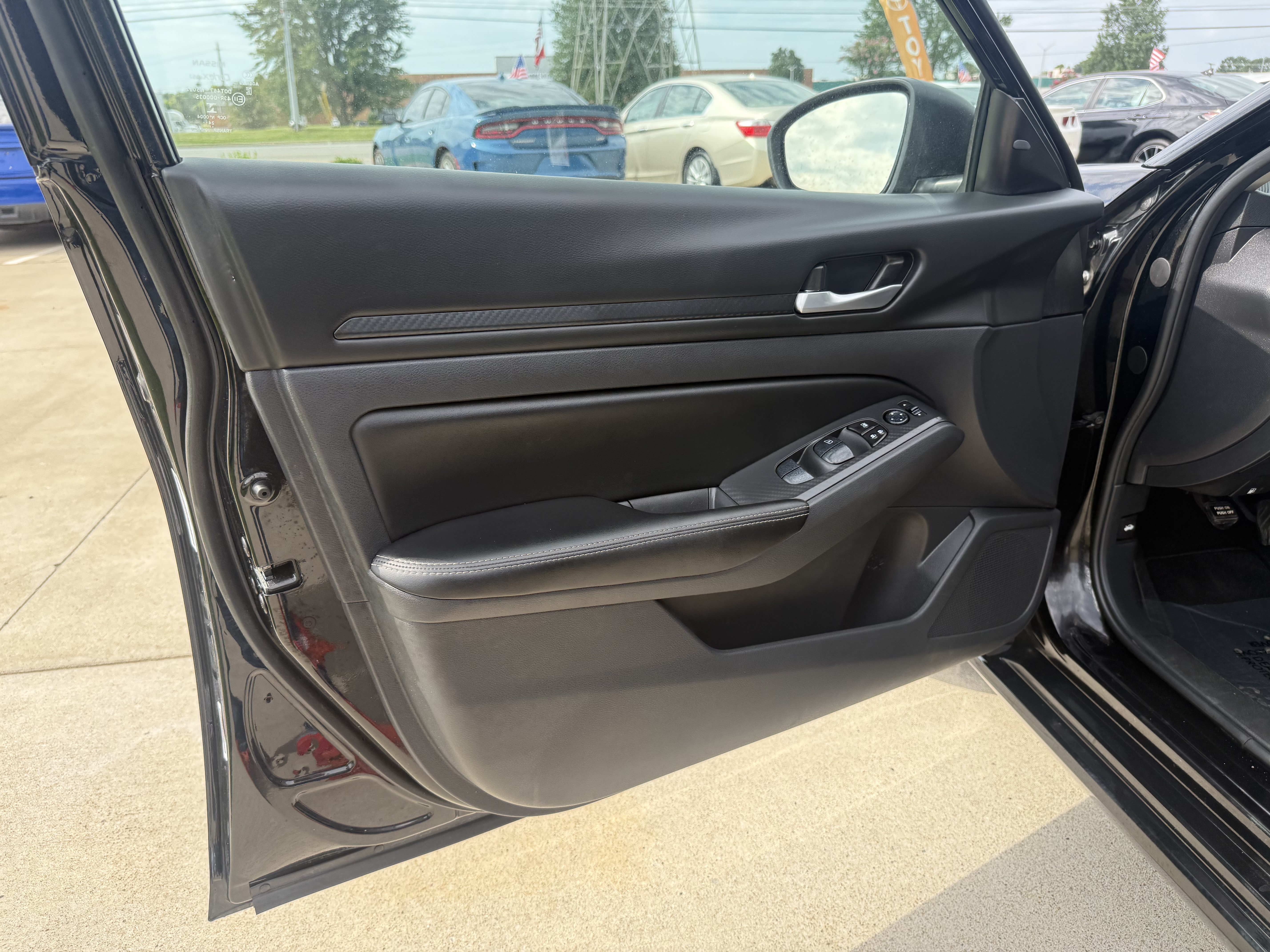 Used 2025 Nissan Altima 2.5 SV FWD image 18