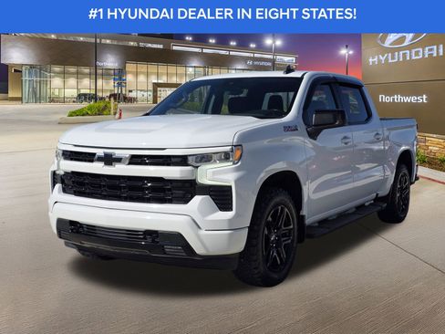 Used 2022 Chevrolet Silverado 1500 RST image 2