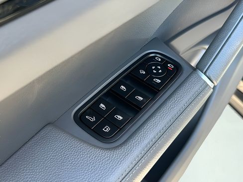 Used 2022 Porsche Cayenne E-Hybrid Coupe AWD/4WD image 20