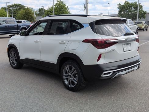 Used 2023 Kia Seltos S w/ Navigation Package FWD image 6