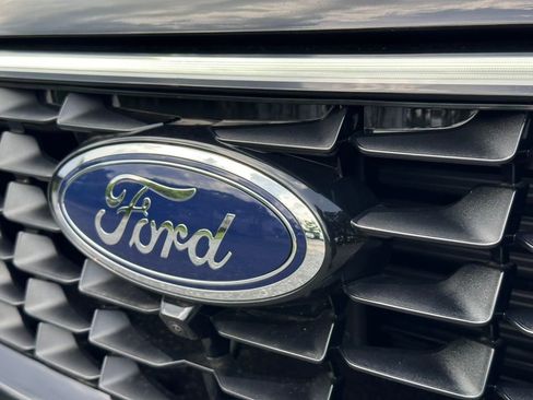 New 2025 Ford Escape SE w/ PHEV Premium Package FWD image 13