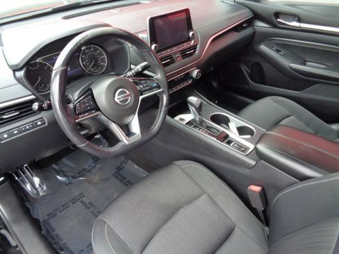 Used 2019 Nissan Altima 2.5 SV FWD image 2