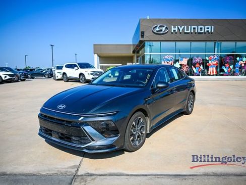 Used 2025 Hyundai Sonata SEL FWD image 1
