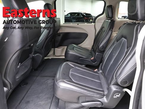 Used 2023 Chrysler Pacifica Touring-L FWD image 22