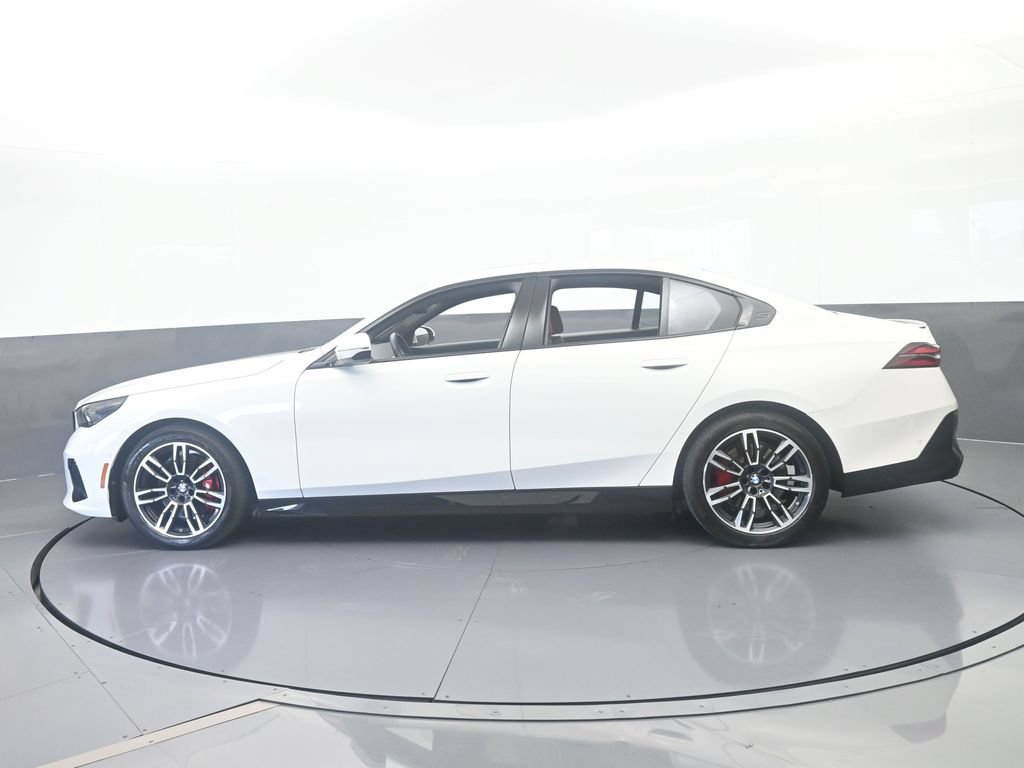 Used 2027 BMW 530i RWD image 3