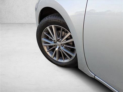 Used 2014 Toyota Corolla LE image 10