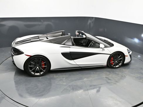 Used 2019 McLaren 570S Spider image 40